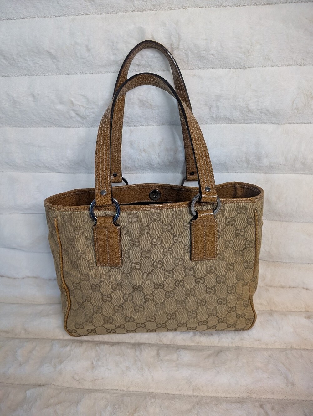 Gucci GG Canvas Monogram Tote Bag - Picture 3 of 9